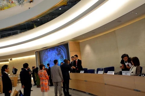 International friends congratulate Vietnam after its Universal Periodic Review (UPR) was approved by the UN Human Rights Council (Photo: VNA) \
